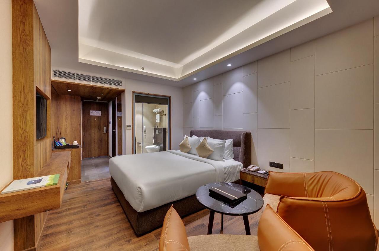 The Fern Royal Farm Resort, Anjar Ngoại thất bức ảnh