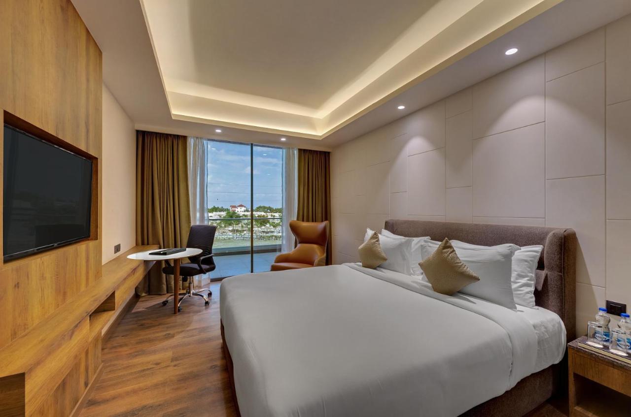 The Fern Royal Farm Resort, Anjar Ngoại thất bức ảnh