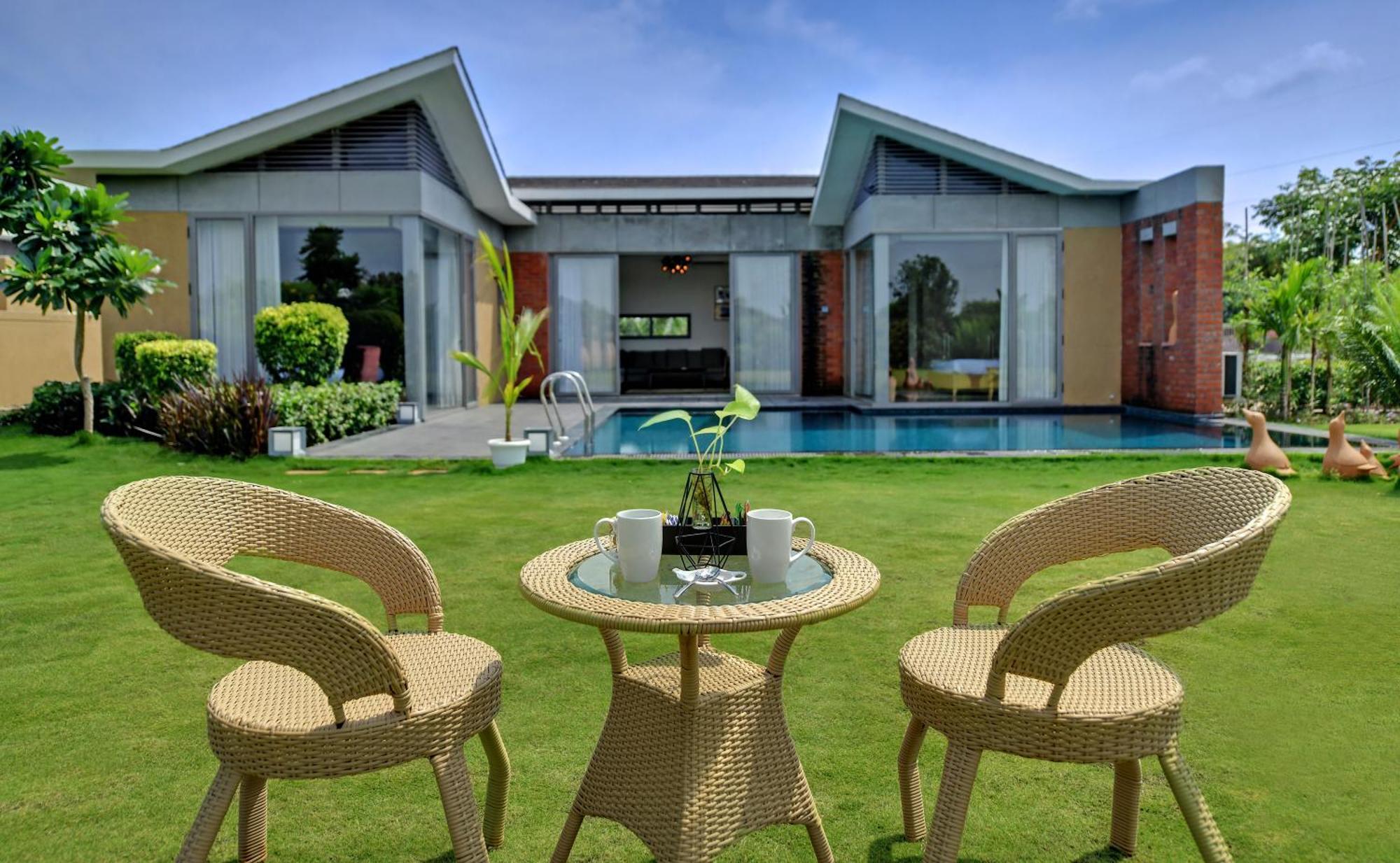 The Fern Royal Farm Resort, Anjar Ngoại thất bức ảnh